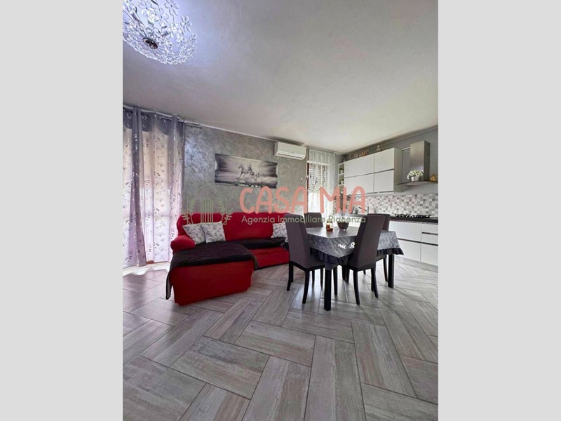 Trilocale in Vendita a Gragnano Trebbiense, 130'000€, 82 m²