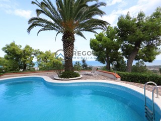 Villa in Vendita a Colonnella, 700'000€, 192 m²