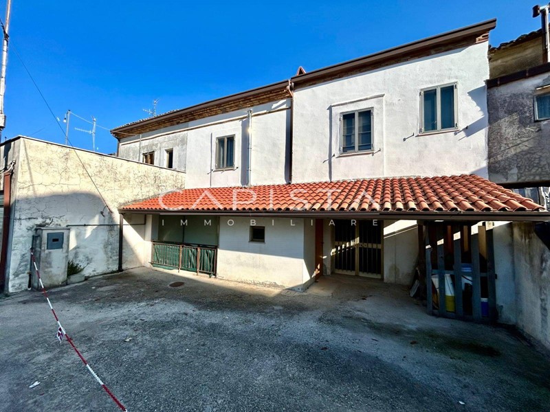 Casa Semi Indipendente in Vendita a Frisa, 59'000€, 300 m²