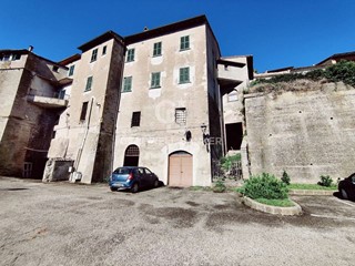 Magazzino in Vendita a Latera, 32'000€, 160 m²