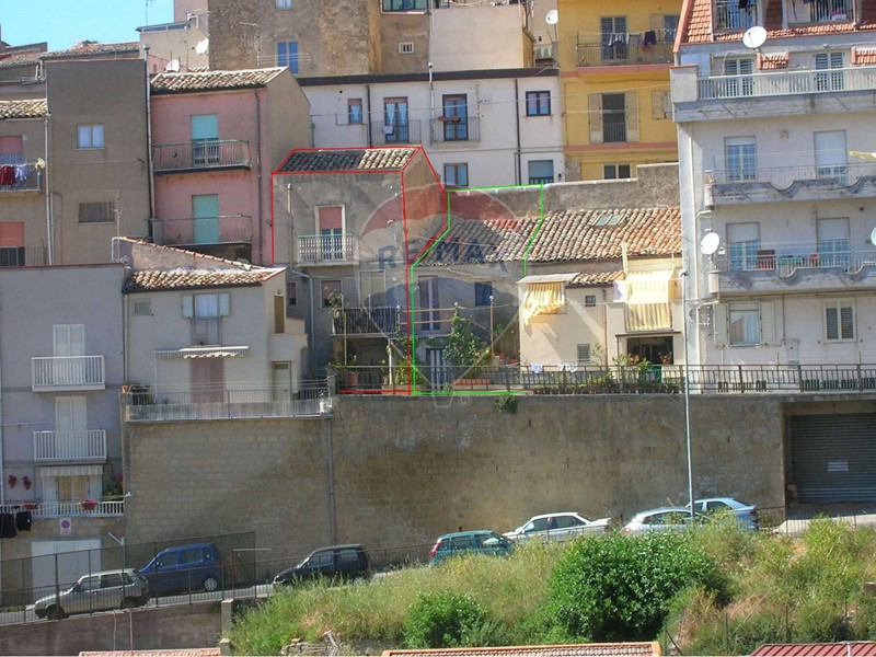 Casa Indipendente in Vendita a Enna, 30'000€, 140 m²