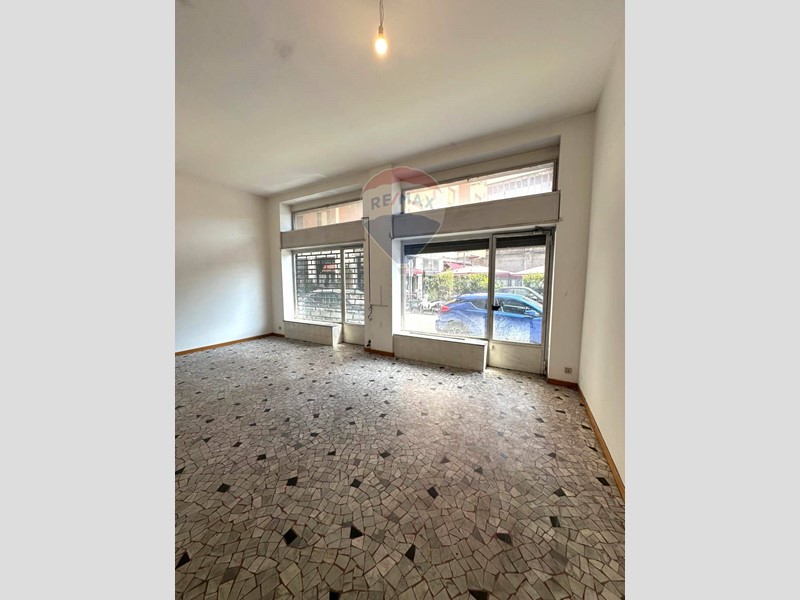 Immobile commerciale in Vendita a Milano, 255'000€, 80 m²