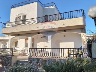 Villa in Vendita a Manfredonia, 120'000€, 119 m²