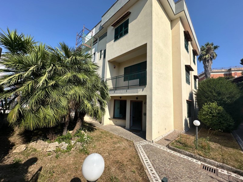 Villa in Vendita a Marano di Napoli, 420'000€, 210 m²