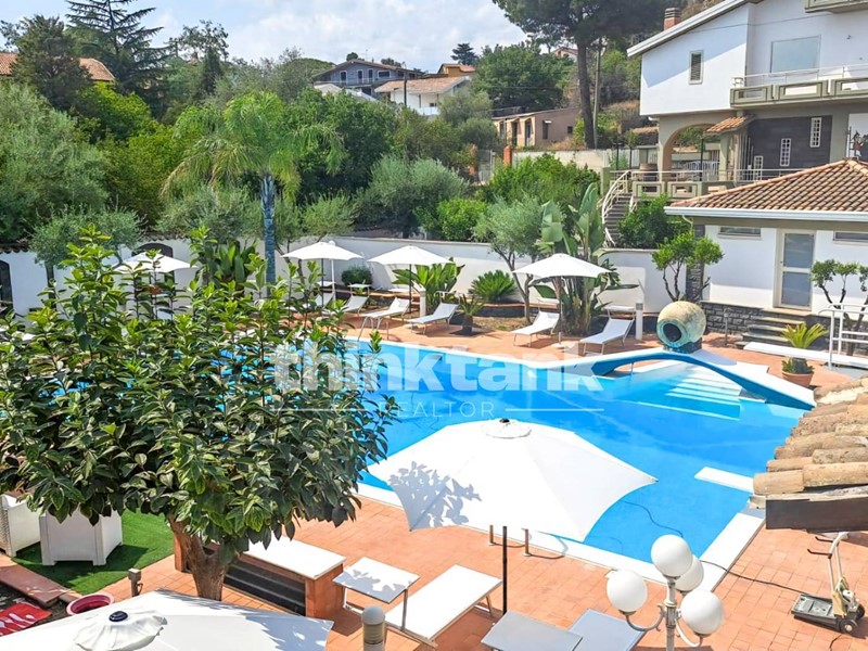 Villa in Vendita a Mascalucia, 519'000€, 266 m²