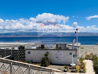 Immobile commerciale in Vendita a Messina, 230'000€, 1700 m²