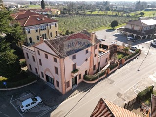 Casa Indipendente in Vendita a Nervesa della Battaglia, 285'000€, 550 m²