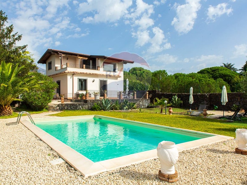 Villa in Vendita a Nicolosi, 359'000€, 160 m²