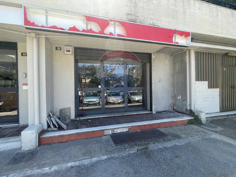 Immobile commerciale in Affitto a Nocera Inferiore, 800€, 40 m²
