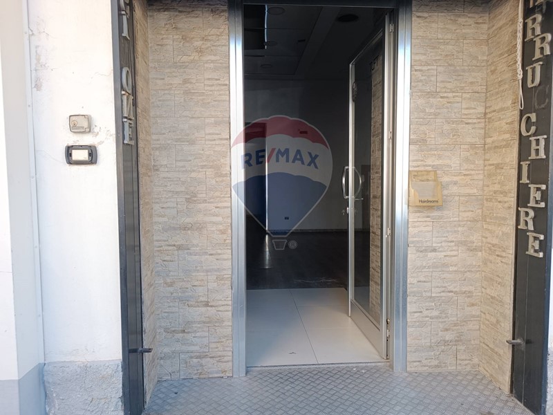 Immobile commerciale in Affitto a Nocera Inferiore, 550€, 85 m²