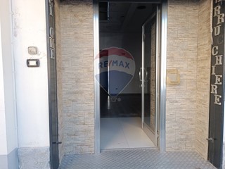 Immobile commerciale in Affitto a Nocera Inferiore, 550€, 85 m²