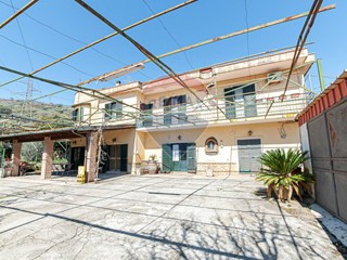 Casa Indipendente in Vendita a Nocera Inferiore, 299'000€, 200 m²