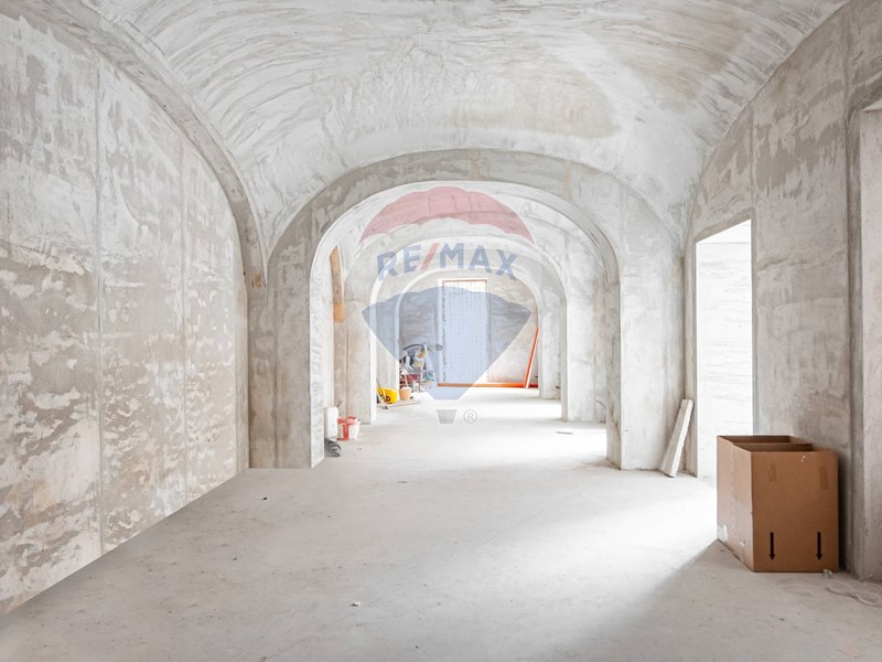 Immobile commerciale in Affitto a Nocera Inferiore, 4'000€, 140 m²