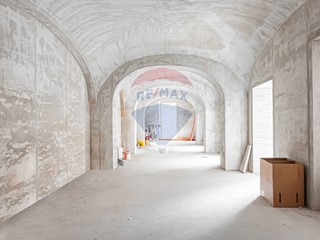 Immobile commerciale in Affitto a Nocera Inferiore, 4'000€, 140 m²