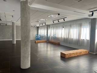 Ufficio in Affitto a Padova, 2'100€, 300 m²