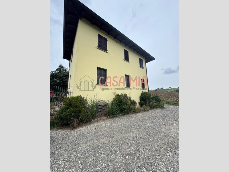 Casa Indipendente in Vendita a Alta Val Tidone, 360'000€, 150 m²