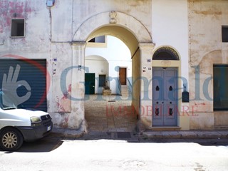 Casa Indipendente in Vendita a Novoli, 90'000€, 280 m²