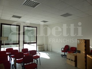 Capannone in Vendita a Villorba, 260'000€, 400 m²