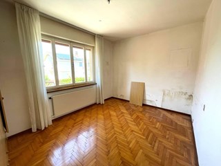 Villa bifamiliare in Vendita a Udine, 199'000€, 183 m², con Box