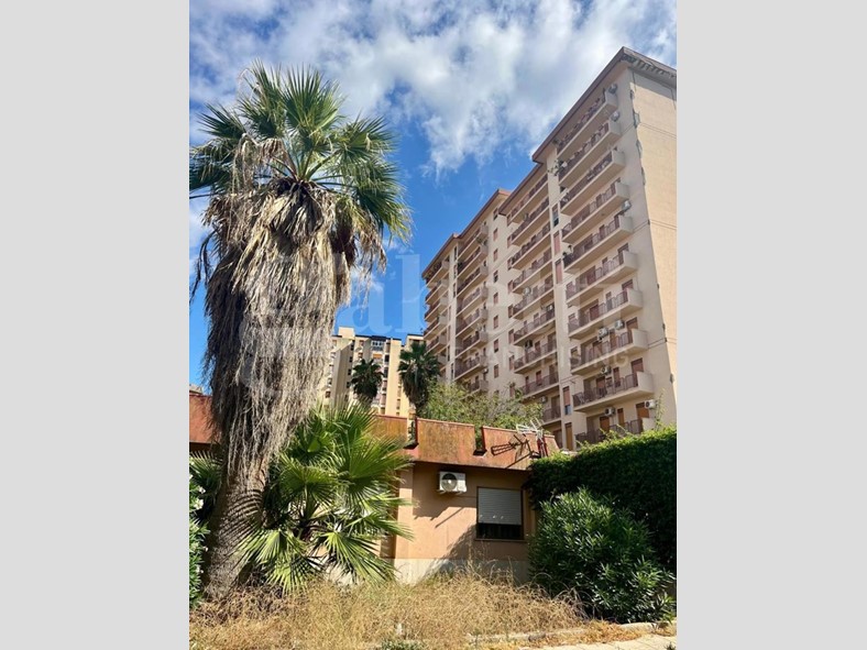 Appartamento in Vendita a Palermo, 190'000€, 120 m²