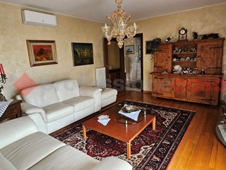 Villa in Vendita a Cavour, 359'000€, 300 m²