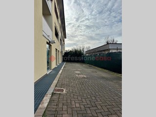 Ufficio in Affitto a Arezzo, 3'000€, 350 m²