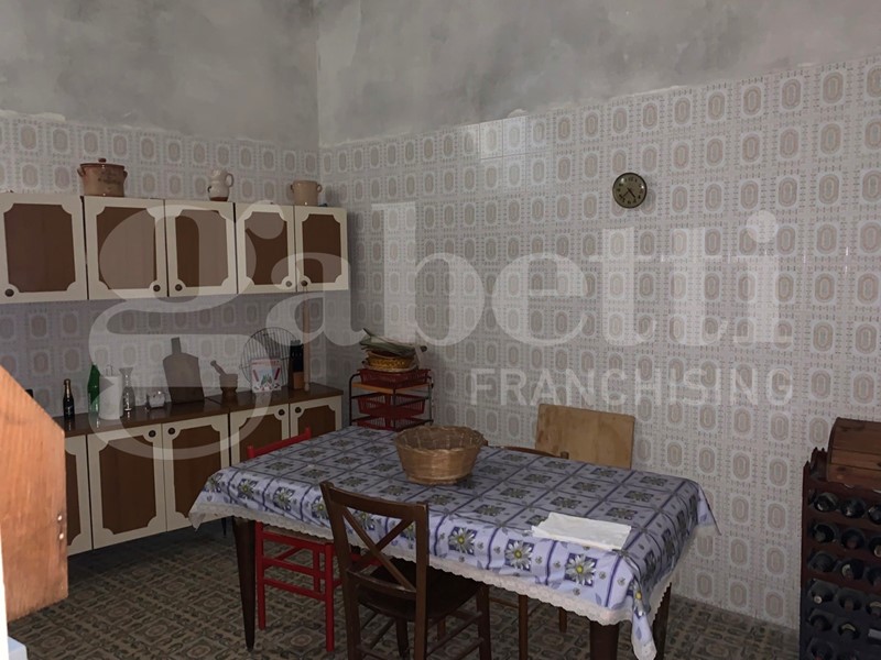 Trilocale in Vendita a Amantea, 57'000€, 162 m²