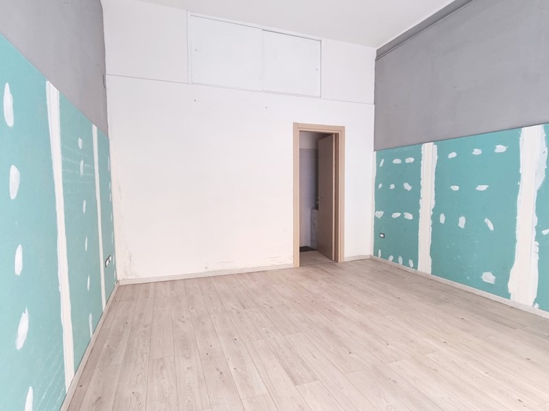 Negozio in Affitto a Caserta, 400€, 25 m²