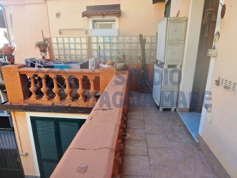 Casa Semi Indipendente in Vendita a Taggia, zona Arma Di Taggia, 210'000€, 90 m²
