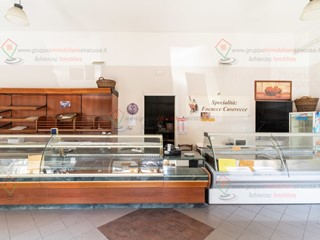Immobile commerciale in Vendita a Siracusa, zona Tunisi Grottasanta, 130'000&euro;, 110 m²