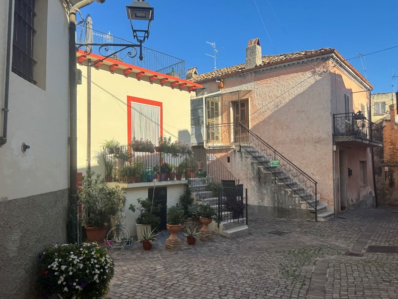 Appartamento in Vendita a Treglio, 79'000&euro;, 120 m²