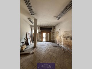 Immobile commerciale in Vendita a Firenze, zona Gavinana, 89'000€, 60 m²