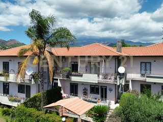 Casa Indipendente in Vendita a Mascalucia, 250'000€, 171 m²