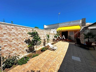 Casa Indipendente in Vendita a Melendugno, zona Torre Specchia, 140'000€, 71 m², arredato