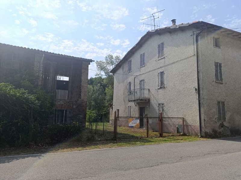 Casa Semi Indipendente in Vendita a Fornovo di Taro, 35'000&euro;, 156 m²