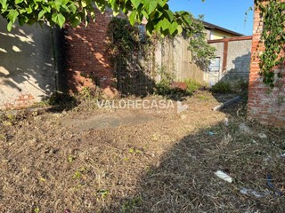 Capannone in Vendita a Carrara, zona Avenza, 110'000€, 350 m²