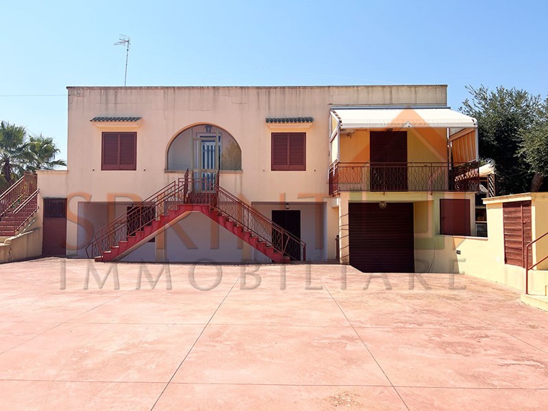 Villa in Vendita a Polignano a Mare, 350'000€, 195 m², con Box