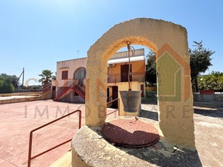 Villa in Vendita a Polignano a Mare, 298'000&euro;, 195 m², con Box