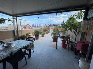 Casa Indipendente in Vendita a Floridia, 115'000€, 130 m², arredato, con Box