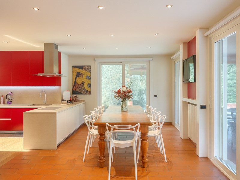 Villa in Vendita a Dormelletto, 1'240'000€, 438 m², arredato, con Box