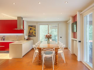 Villa in Vendita a Dormelletto, 1'240'000€, 438 m², arredato, con Box