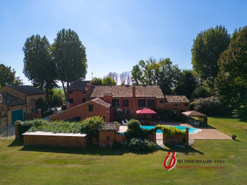 Villa in Vendita a Rovigo, 2'190'000€, 900 m²