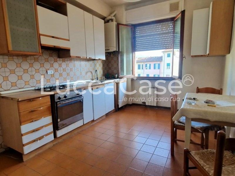 Quadrilocale in Vendita a Lucca, zona Sant'Anna, 165'000€, 90 m²