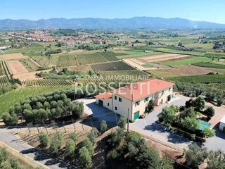 Attività commerciale in Vendita a Cerreto Guidi, 850'000€, 1300 m²