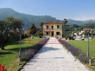 Villa in Vendita a Camaiore, 1'150'000&euro;, 490 m², arredato