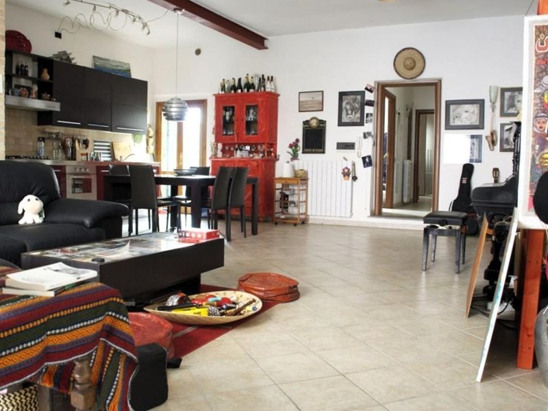 Trilocale in Vendita a Cascina, 150'000€, 85 m², arredato