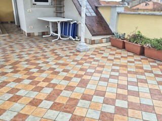 Villa bifamiliare in Vendita a Viareggio, 360'000€, 108 m², arredato