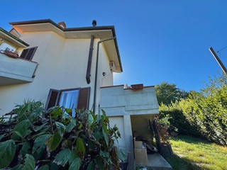 Trilocale in Vendita a Casciana Terme Lari, zona Casciana Terme, 135'000€, 75 m², con Box