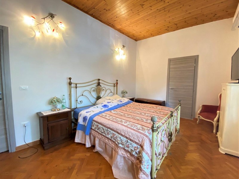 Casa Indipendente in Vendita a Calcinaia, zona Fornacette, 235'000€, 130 m², con Box