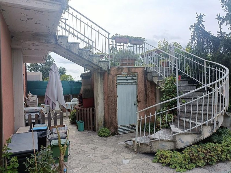 Villa bifamiliare in Vendita a Castelnuovo Magra, zona Molicciara, 190'000€, 134 m²